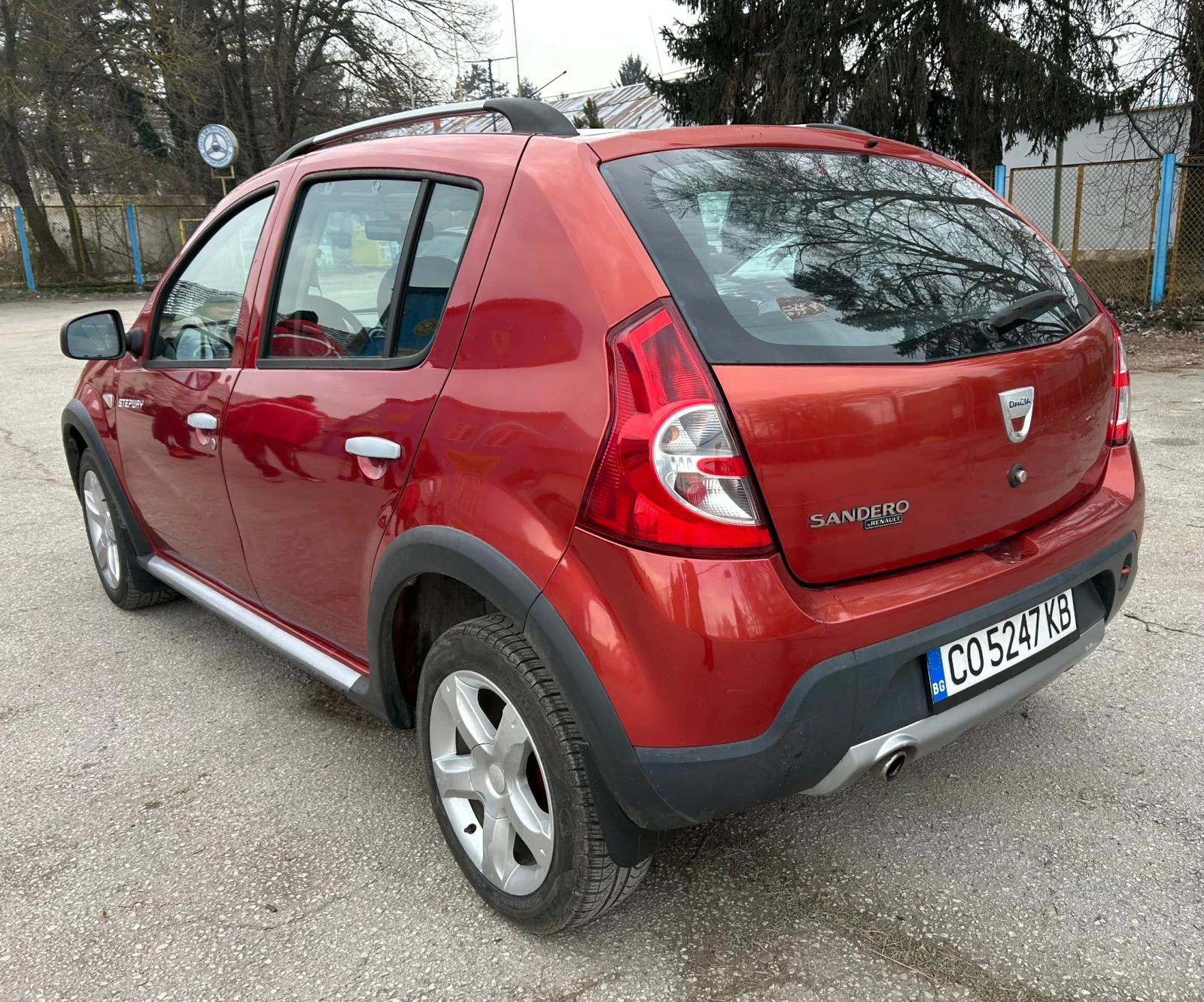 Dacia Sandero STEPWAY 1.6 ГАЗ - изображение 5