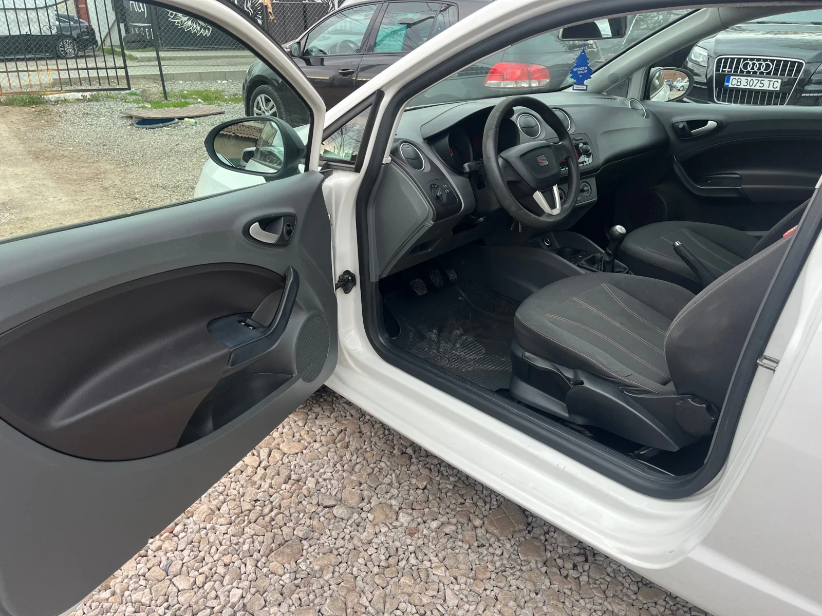 Seat Ibiza, снимка 8 - Автомобили и джипове - 54261094