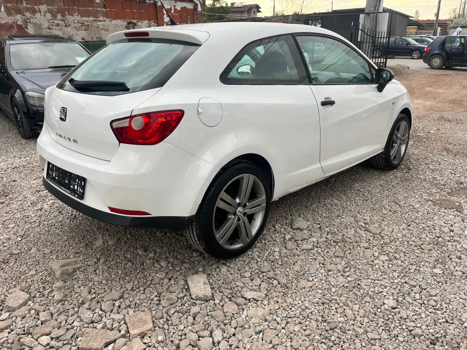 Seat Ibiza, снимка 4 - Автомобили и джипове - 54261094