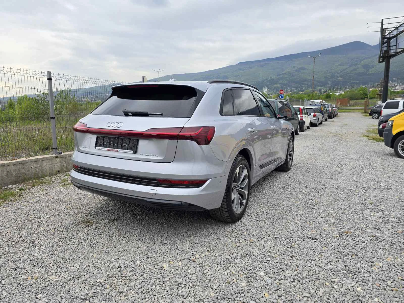 Audi E-Tron 55 S-line, снимка 3 - Автомобили и джипове - 54450897