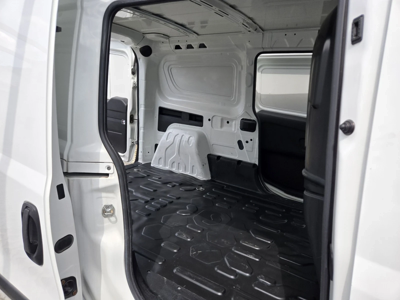 Opel Combo 1.6CDTI-105кс= 6СКОРОСТИ= МАХI= КЛИМАТИК, снимка 10 - Автомобили и джипове - 54714320