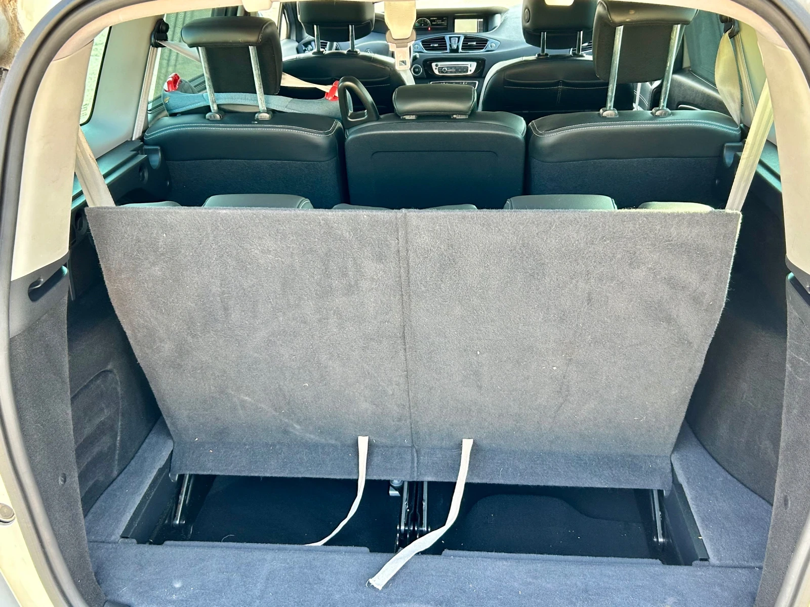 Renault Grand scenic 1.5dci-110-LED-BOSSE-7 места, снимка 11 - Автомобили и джипове - 54982564