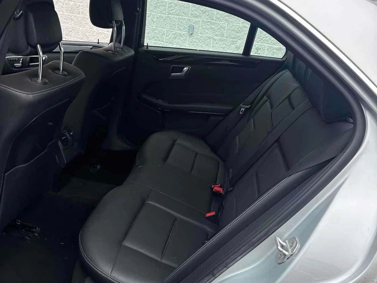 Mercedes-Benz E 300 * CARFAX * ОПЦИЯ ЗА АВТОКРЕДИТ * , снимка 13 - Автомобили и джипове - 55547768