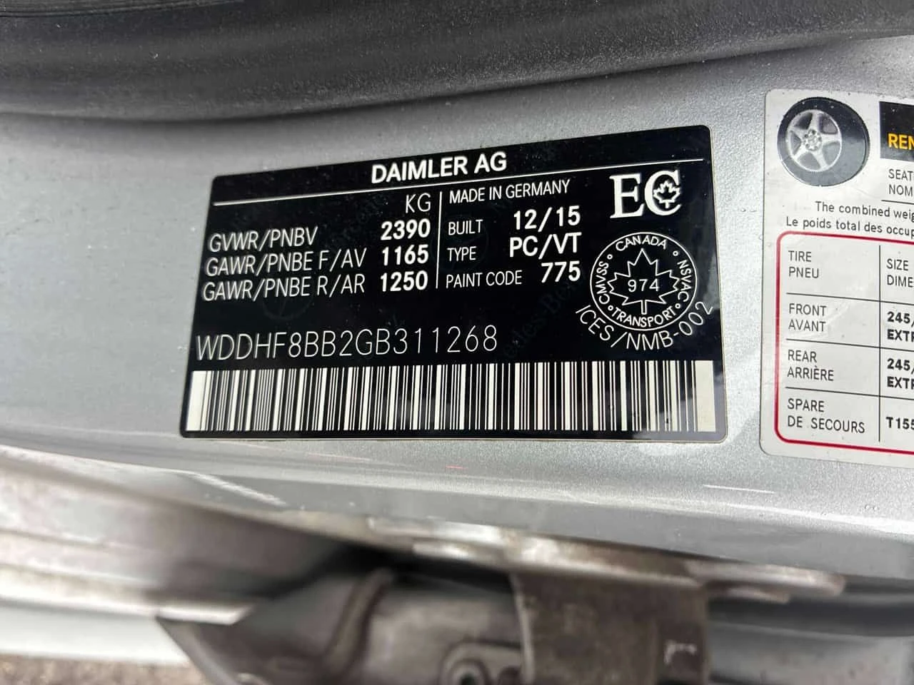 Mercedes-Benz E 300 * CARFAX * ОПЦИЯ ЗА АВТОКРЕДИТ * , снимка 11 - Автомобили и джипове - 55547768