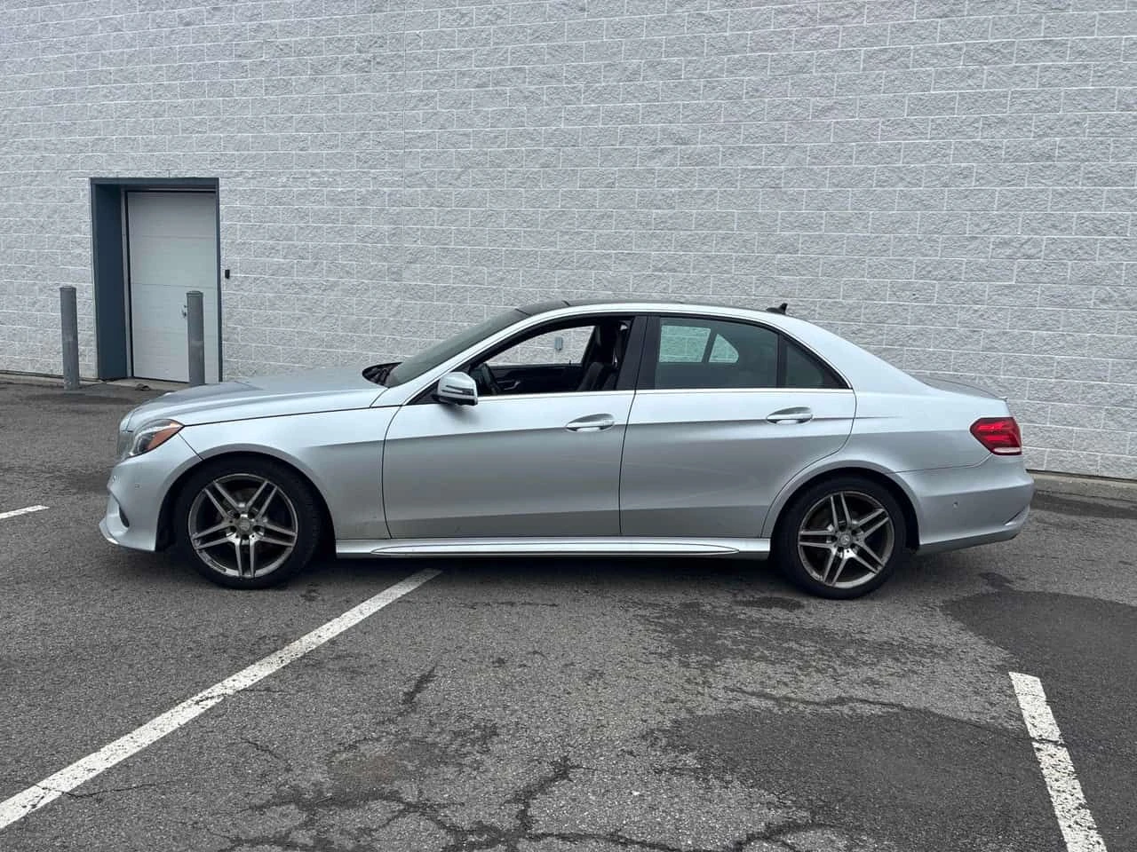 Mercedes-Benz E 300 * CARFAX * ОПЦИЯ ЗА АВТОКРЕДИТ * , снимка 2 - Автомобили и джипове - 55547768