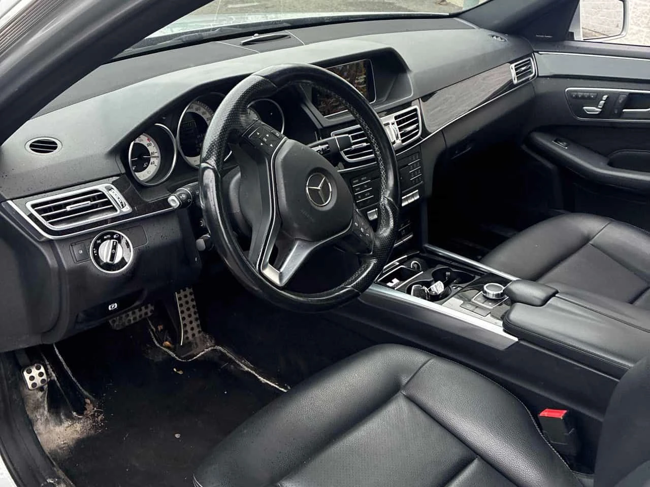 Mercedes-Benz E 300 * CARFAX * ОПЦИЯ ЗА АВТОКРЕДИТ * , снимка 5 - Автомобили и джипове - 55547768