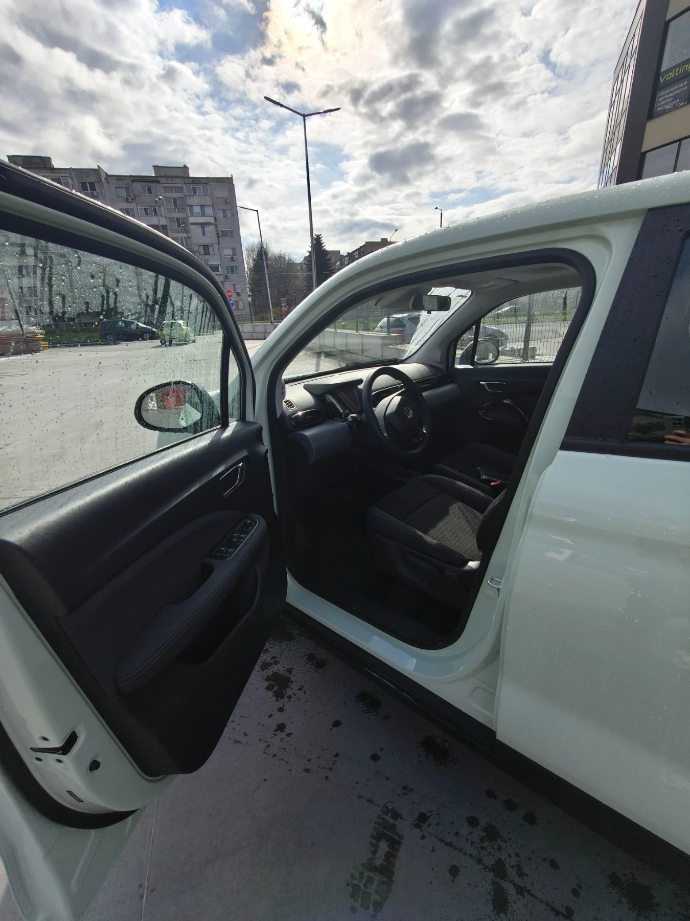 Leapmotor T03 DESIGN BEV на 4000км, снимка 8 - Автомобили и джипове - 55616333