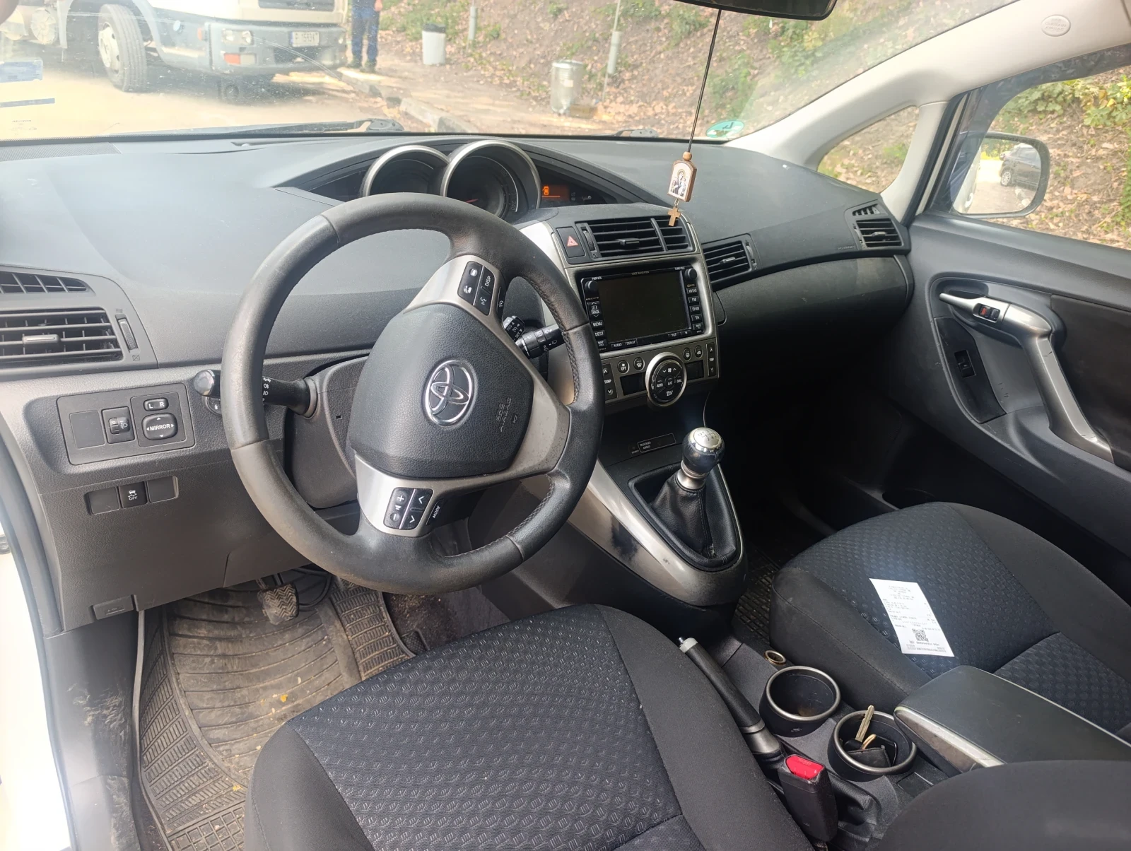 Toyota Verso, снимка 5 - Автомобили и джипове - 55817340