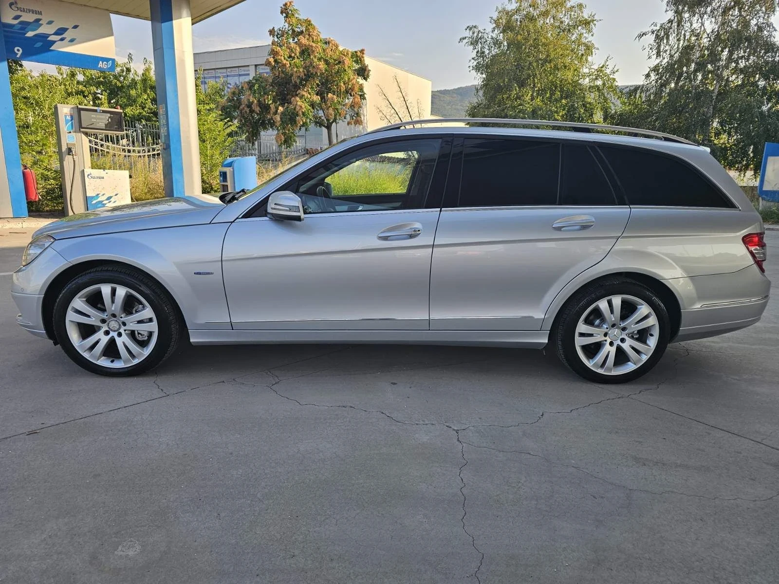 Mercedes-Benz C 220 170 к.с./AVNTGARDE/НАВИГАЦИЯ/ПАНОРАМА/ПОДГРЕВ/КОЖА, снимка 4 - Автомобили и джипове - 55930985