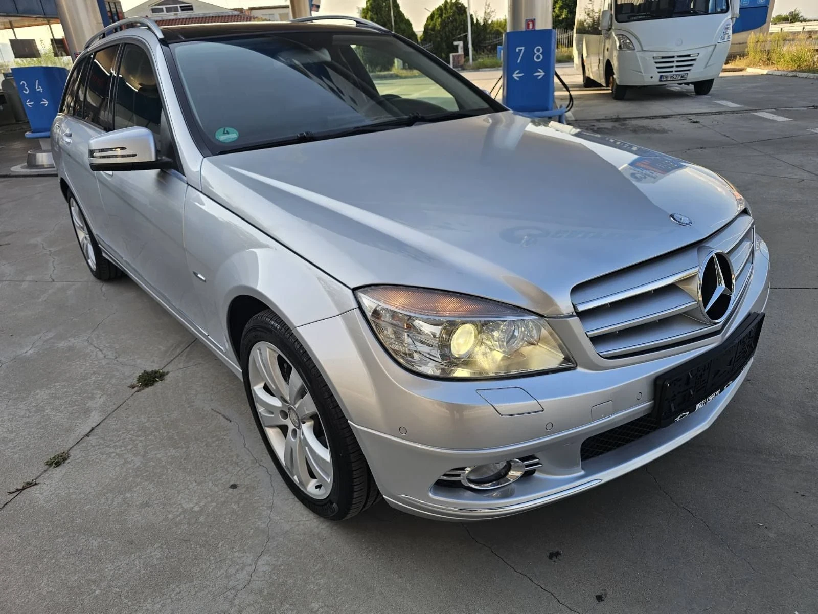 Mercedes-Benz C 220 170 к.с./AVNTGARDE/НАВИГАЦИЯ/ПАНОРАМА/ПОДГРЕВ/КОЖА, снимка 3 - Автомобили и джипове - 55930985