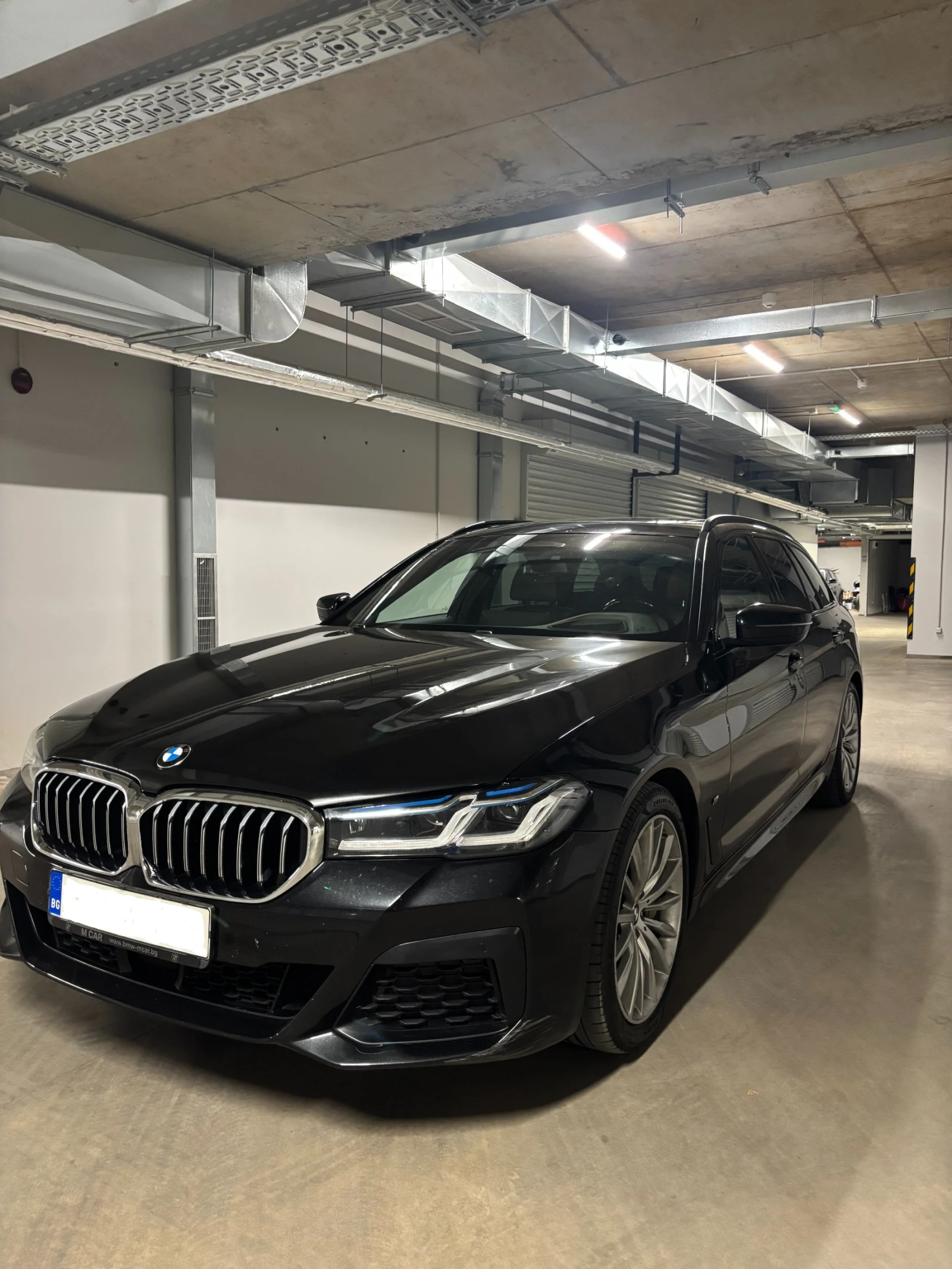 BMW 530 xDrive Touring| M pack, снимка 3 - Автомобили и джипове - 55950572
