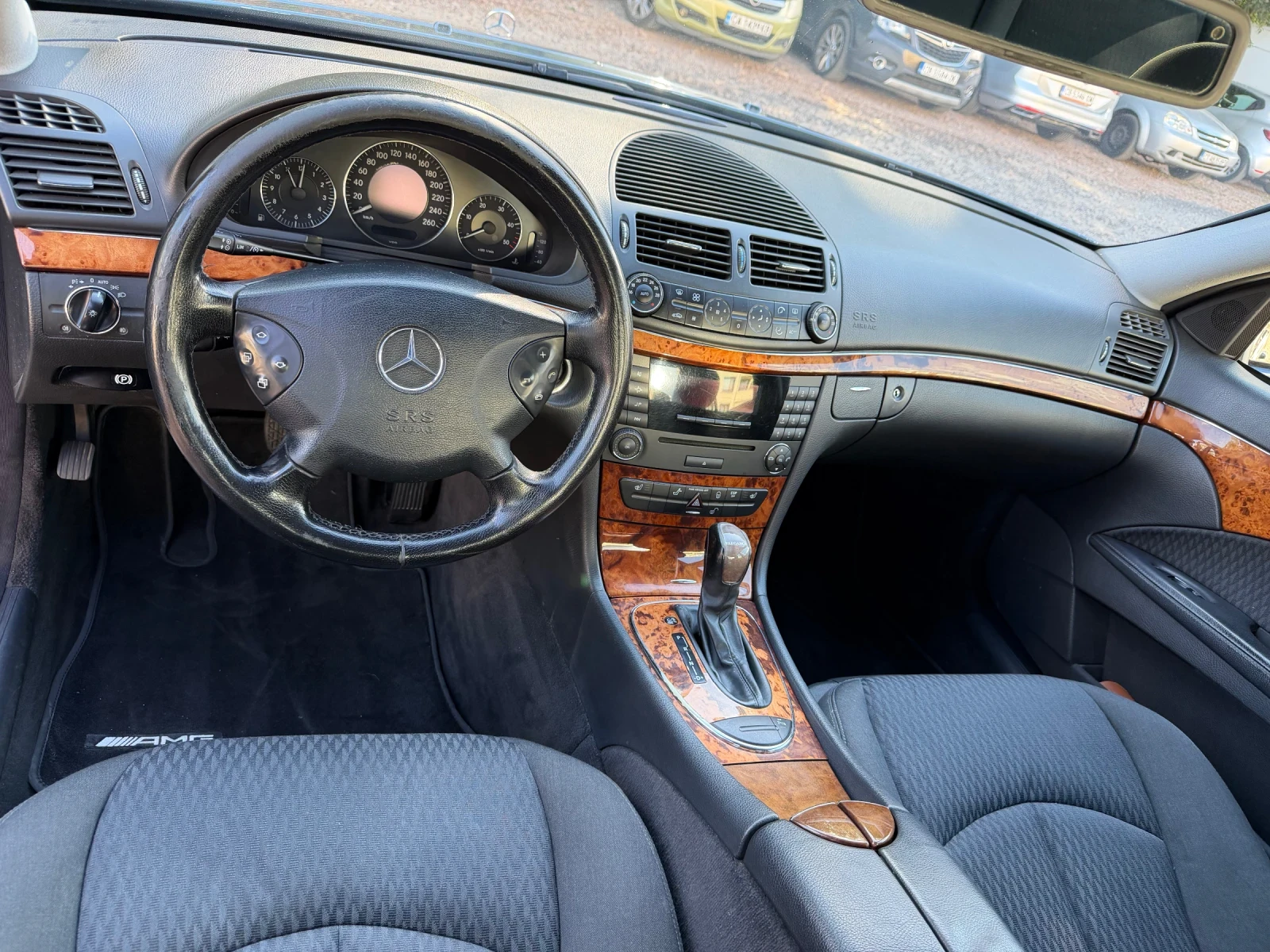 Mercedes-Benz E 220, снимка 5 - Автомобили и джипове - 56210640