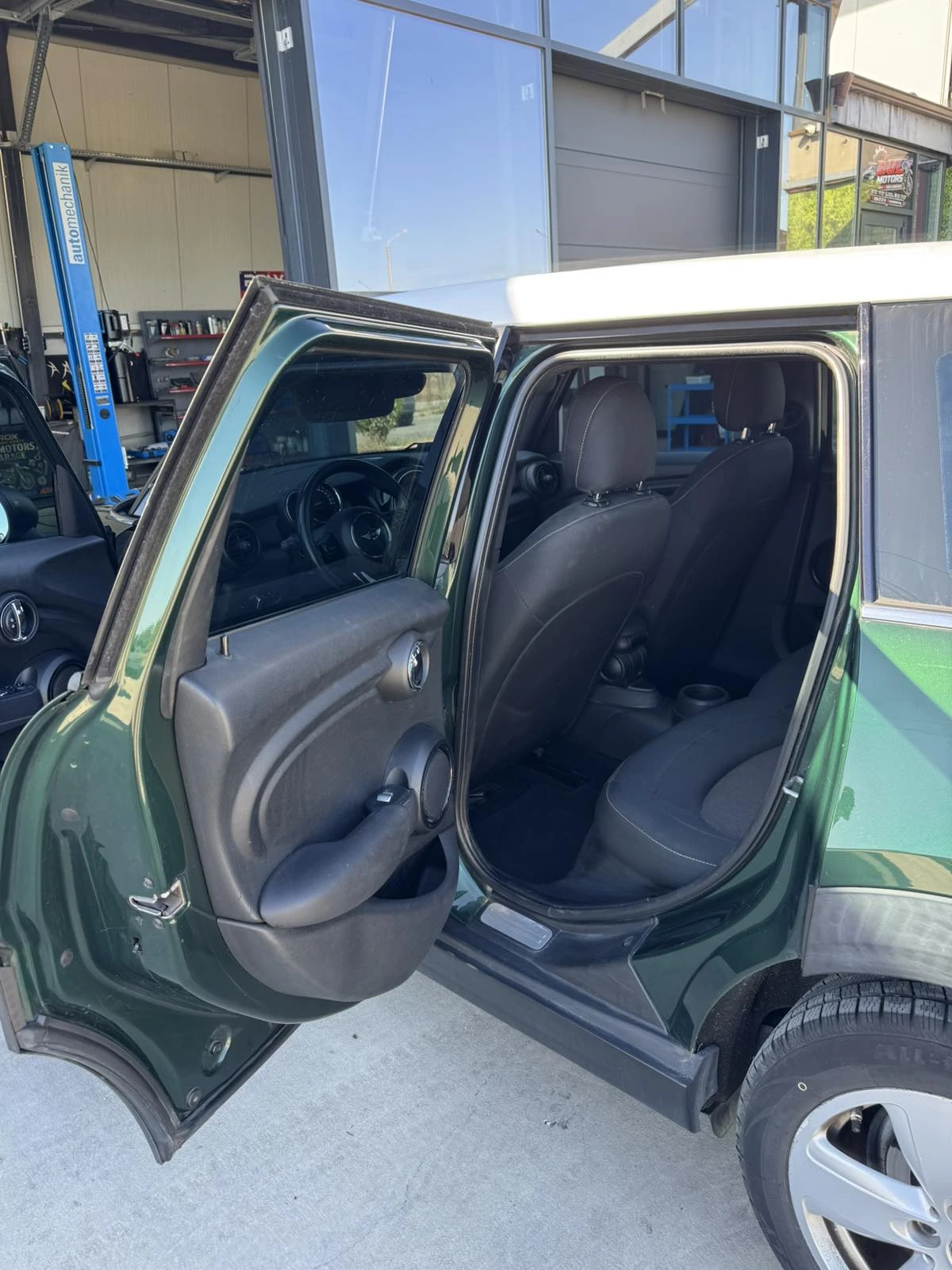 Mini D one ONE D, снимка 15 - Автомобили и джипове - 56409366