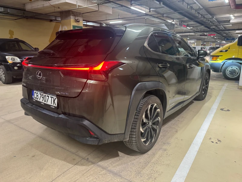 Lexus UX 250h, снимка 7 - Автомобили и джипове - 49512346