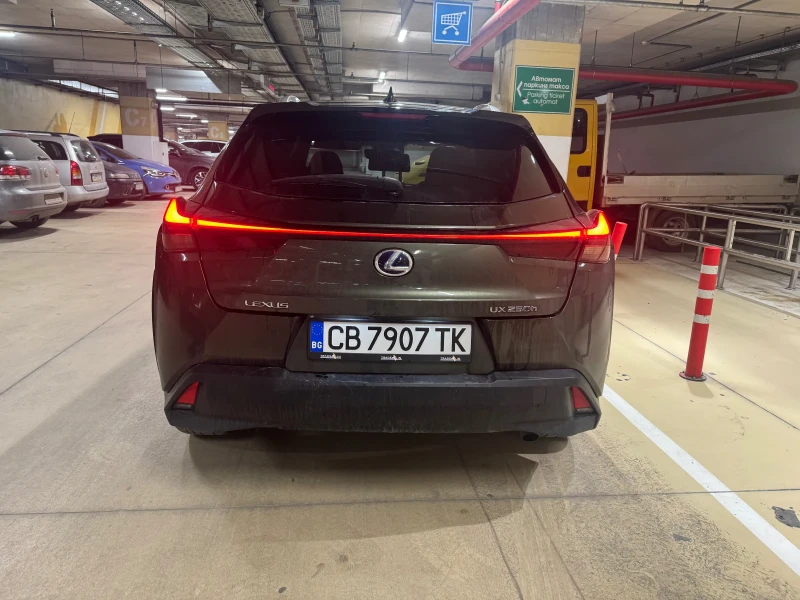 Lexus UX 250h, снимка 8 - Автомобили и джипове - 49512346