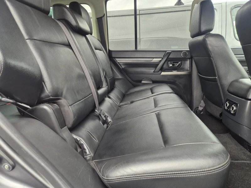 Mitsubishi Pajero 3.2D-FACE LIFT-7 МЕСТА-AUTOMATIC, снимка 11 - Автомобили и джипове - 49943949