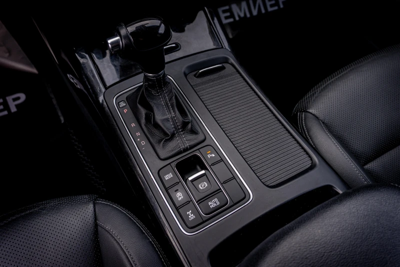 Kia Sorento 2.2-CRDI-4WD-ТОП-РЕАЛНИ КМ!, снимка 7 - Автомобили и джипове - 53365316