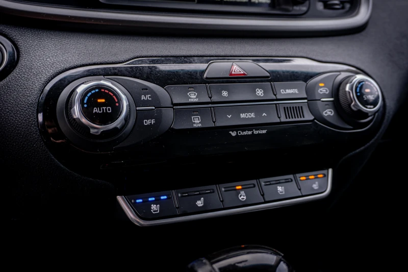 Kia Sorento 2.2-CRDI-4WD-ТОП-РЕАЛНИ КМ!, снимка 11 - Автомобили и джипове - 53365316