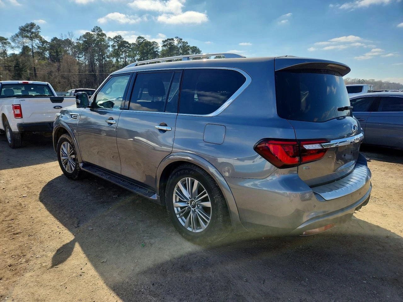 Infiniti QX80 5.6l Luxe, снимка 3 - Автомобили и джипове - 53991641