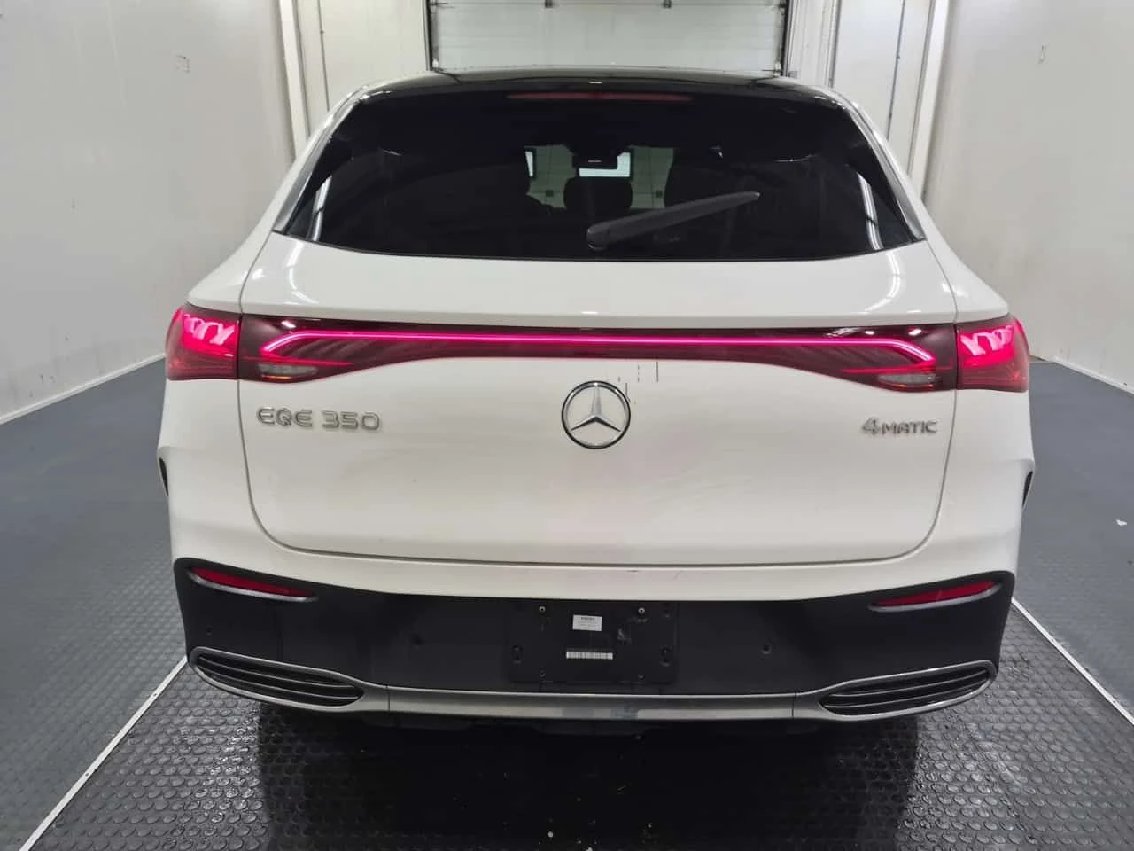 Mercedes-Benz EQE 350 4 MATIC / 360 / DISTRONIC / BURMESTER /, снимка 17 - Автомобили и джипове - 54906747