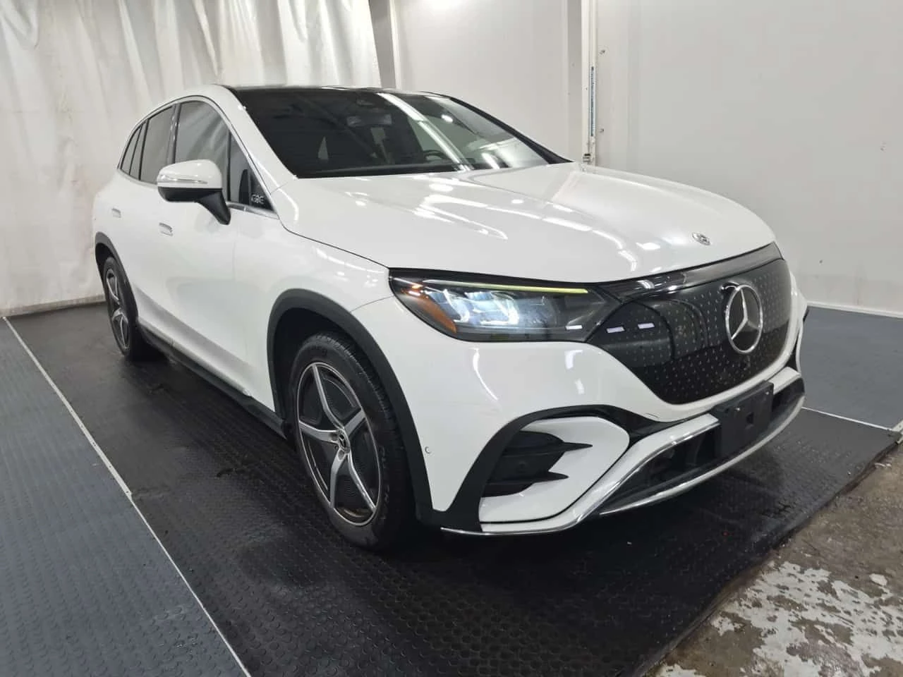 Mercedes-Benz EQE 350 4 MATIC / 360 / DISTRONIC / BURMESTER /, снимка 2 - Автомобили и джипове - 54906747