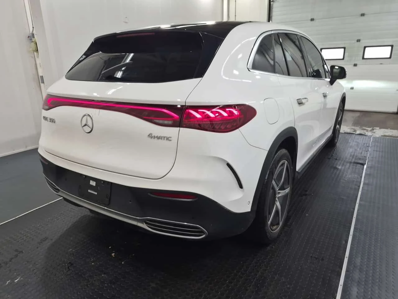 Mercedes-Benz EQE 350 4 MATIC / 360 / DISTRONIC / BURMESTER /, снимка 3 - Автомобили и джипове - 54906747