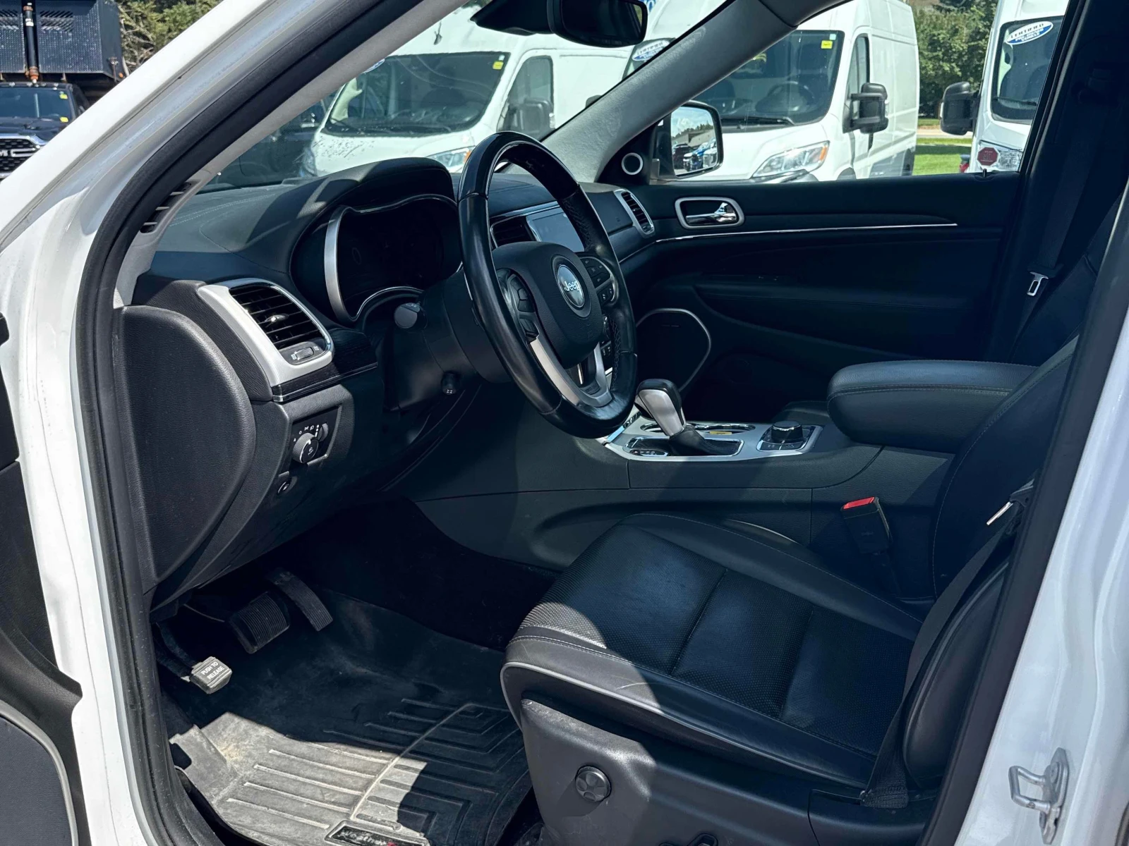 Jeep Grand cherokee  5.7L Summit / ДИСТРОНИК / КОЖА / ПАНОРАМА , снимка 8 - Автомобили и джипове - 55832697