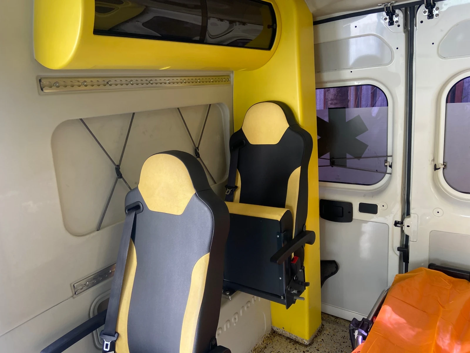 Peugeot Boxer Ambulance - изображение 10