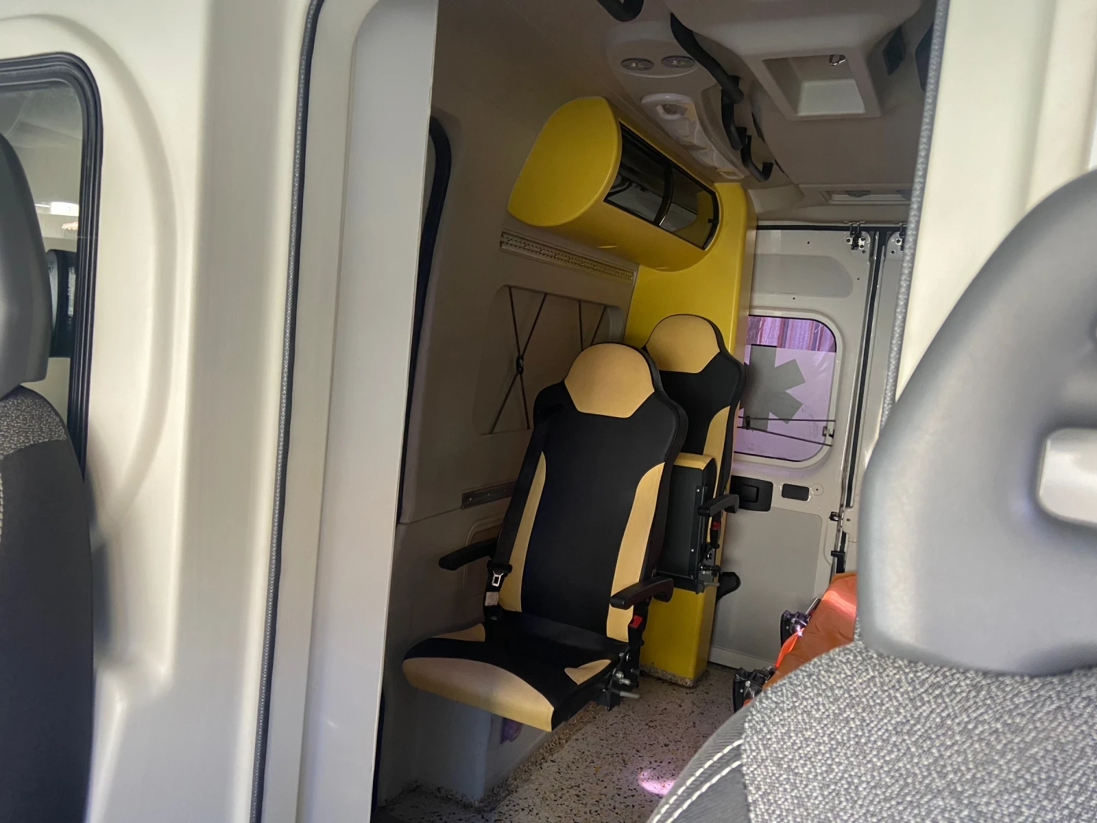 Peugeot Boxer Ambulance - изображение 5