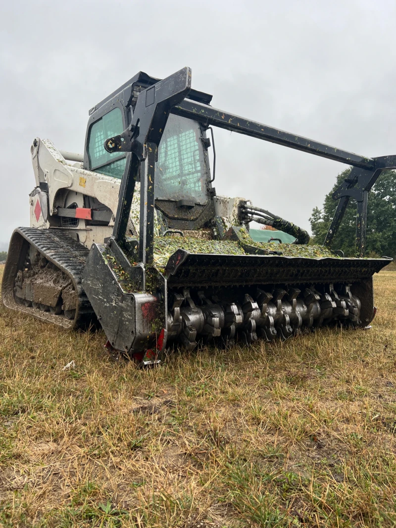 Мини челни товарачи Bobcat T870