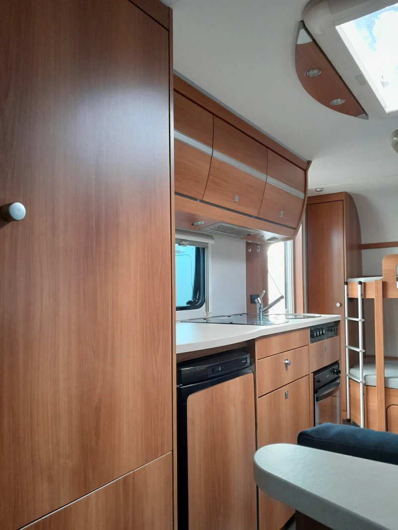 Каравана Dethleffs Nomad SNOW, снимка 13 - Каравани и кемпери - 52615474