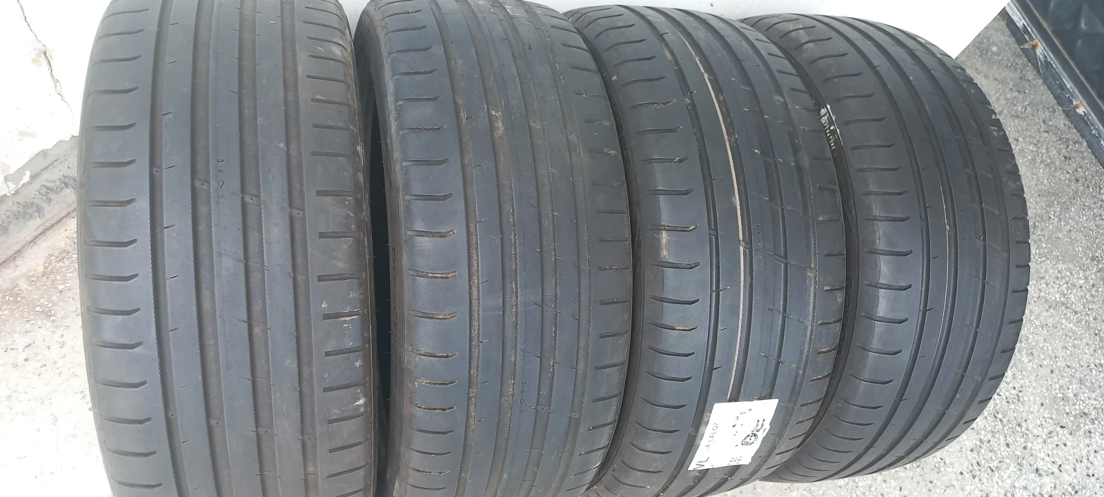 Гуми Летни 225/40R18, снимка 3 - Гуми и джанти - 53832304