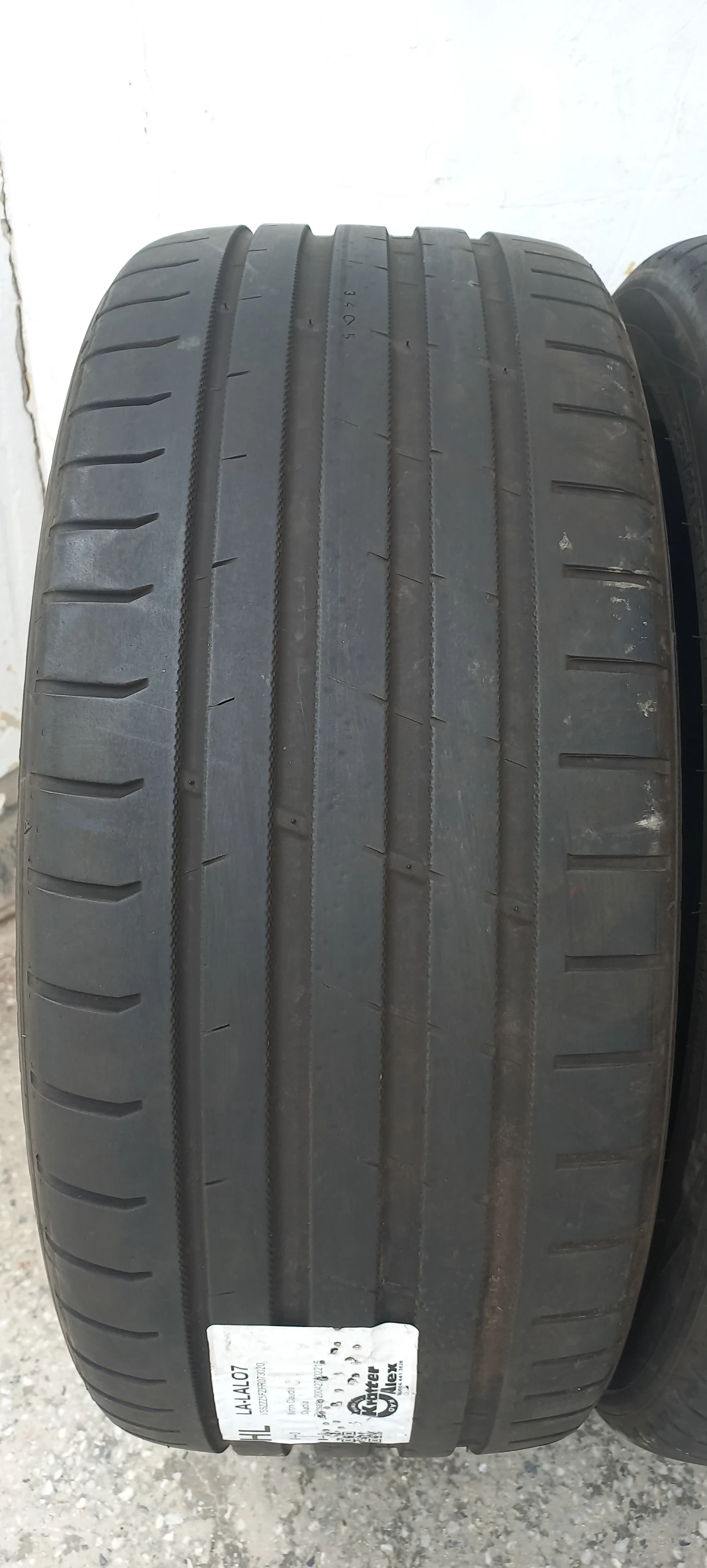 Гуми Летни 225/40R18, снимка 4 - Гуми и джанти - 53832304