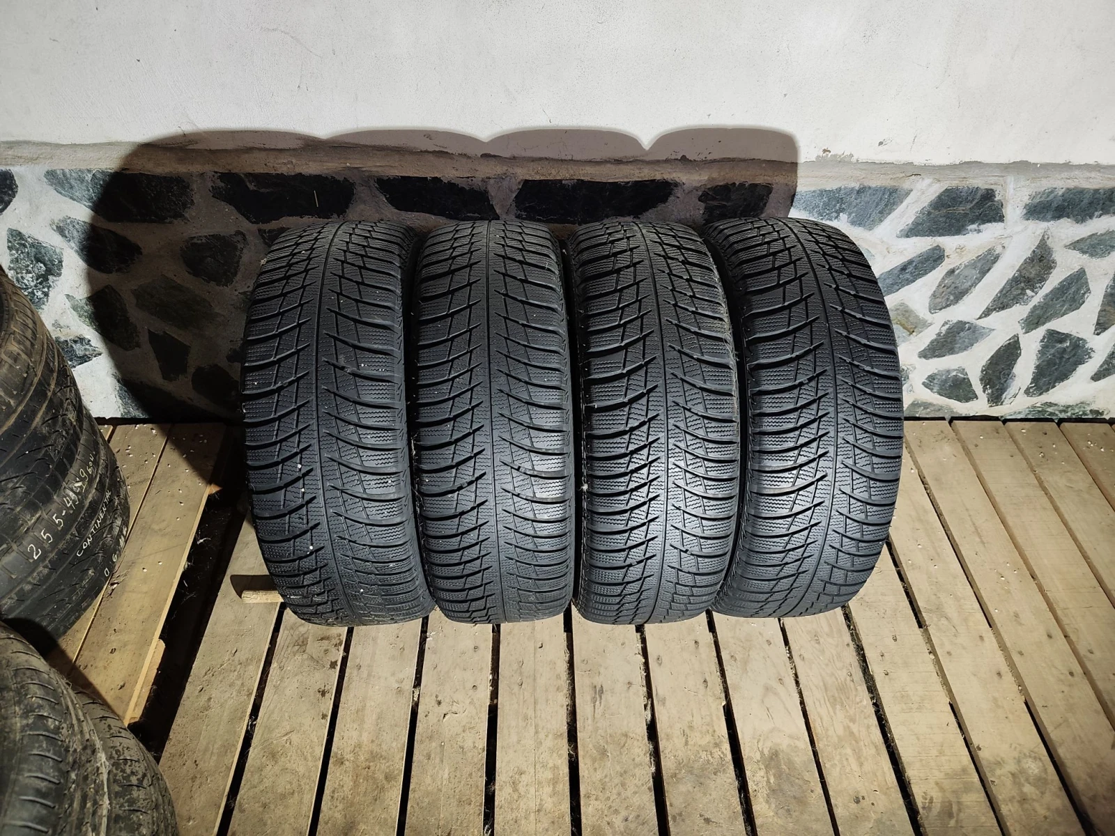 Гуми Зимни 215/60R16