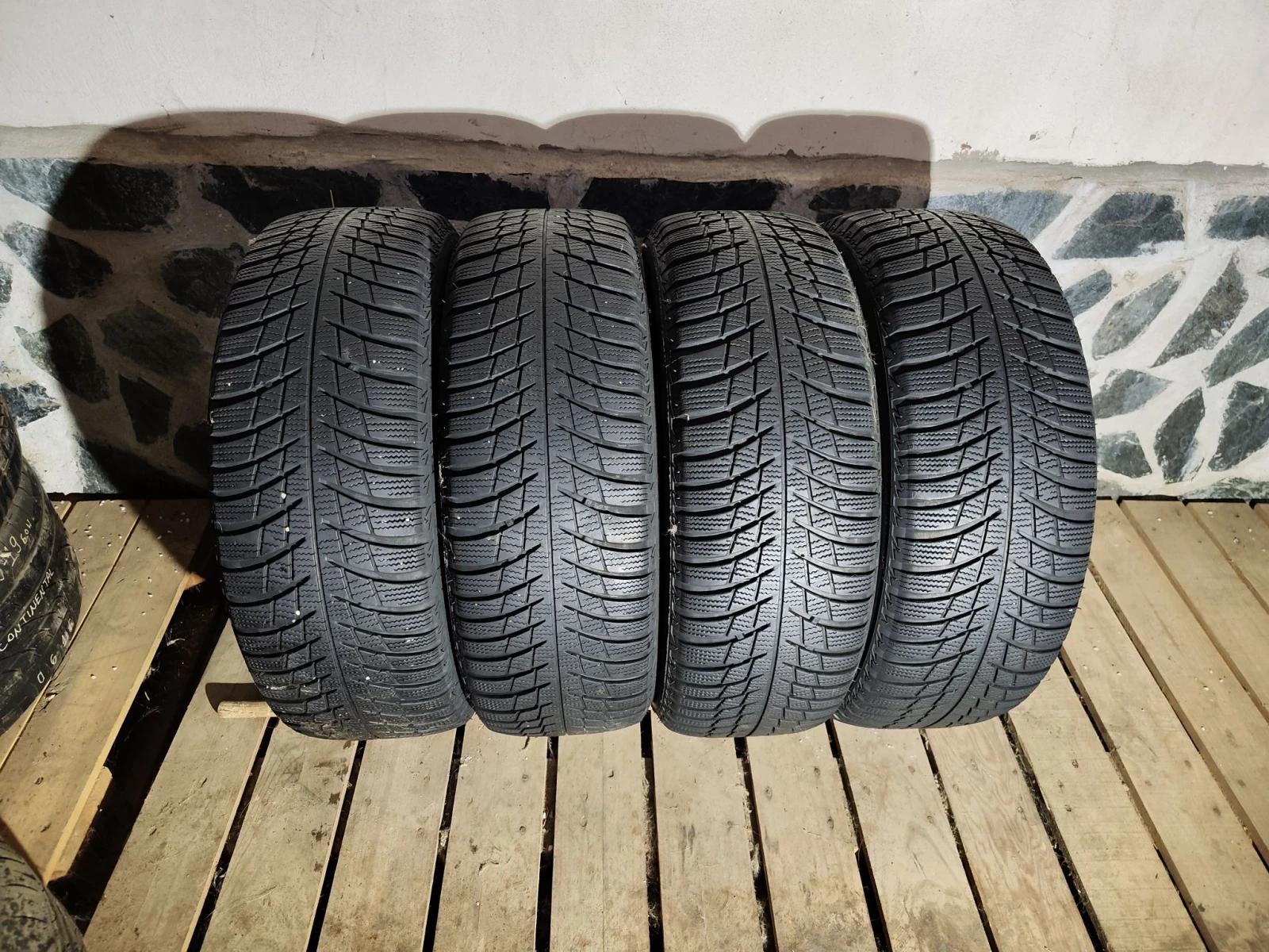 Гуми Зимни 215/60R16, снимка 2 - Гуми и джанти - 55932416