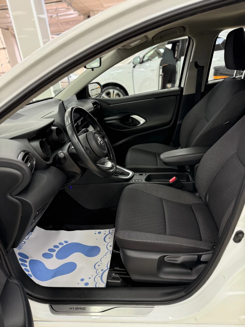 Toyota Yaris 1.5 Hybrid/ГАРАНЦИЯ/ОБСЛУЖЕН/Лизинг/ , снимка 8 - Автомобили и джипове - 52617251
