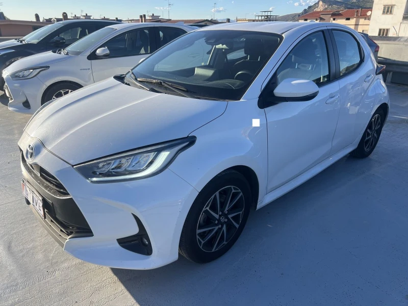 Toyota Yaris 1.5 Hybrid/ГАРАНЦИЯ/ОБСЛУЖЕН/Лизинг/ 