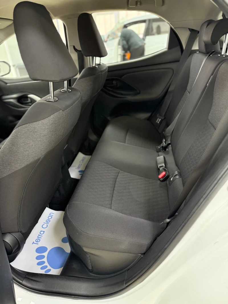 Toyota Yaris 1.5 Hybrid/ГАРАНЦИЯ/ОБСЛУЖЕН/Лизинг/ , снимка 10 - Автомобили и джипове - 52617251