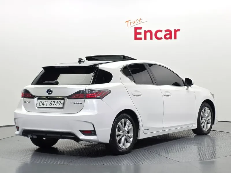 Lexus CT 200h Supreme ZWA10, снимка 2 - Автомобили и джипове - 55537182
