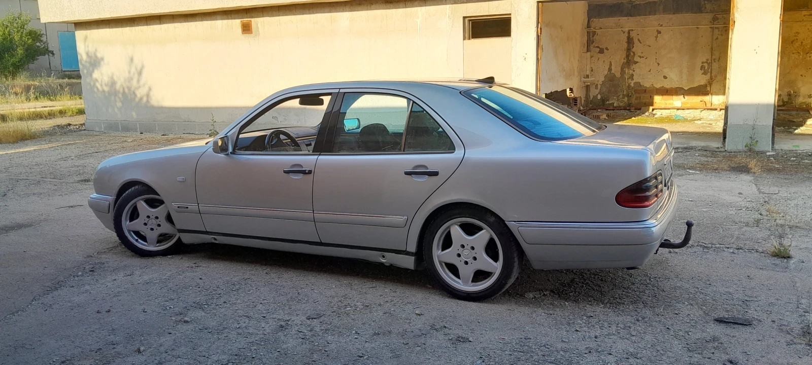 Mercedes-Benz E 200 2.0i Газов инжекцион - изображение 5