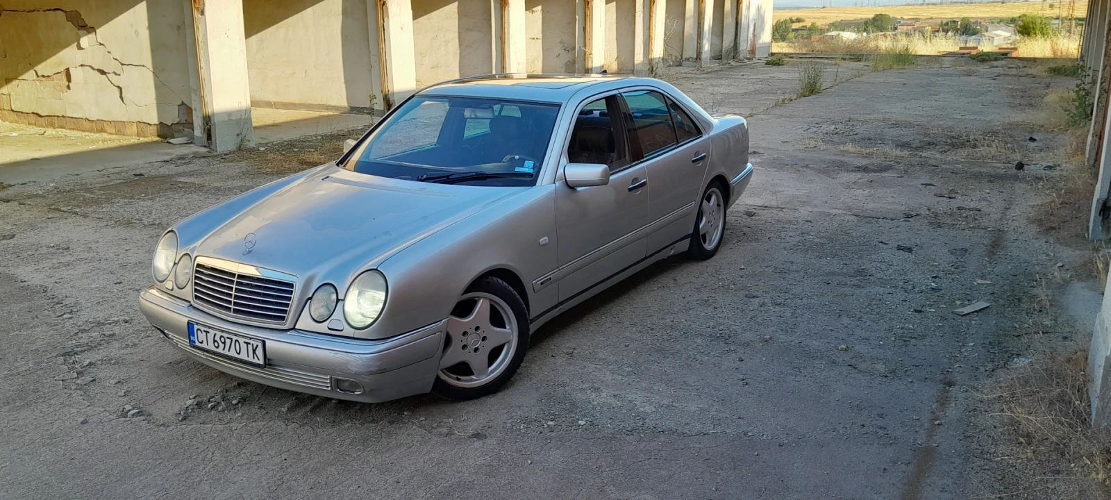 Mercedes-Benz E 200 2.0i Газов инжекцион - изображение 2