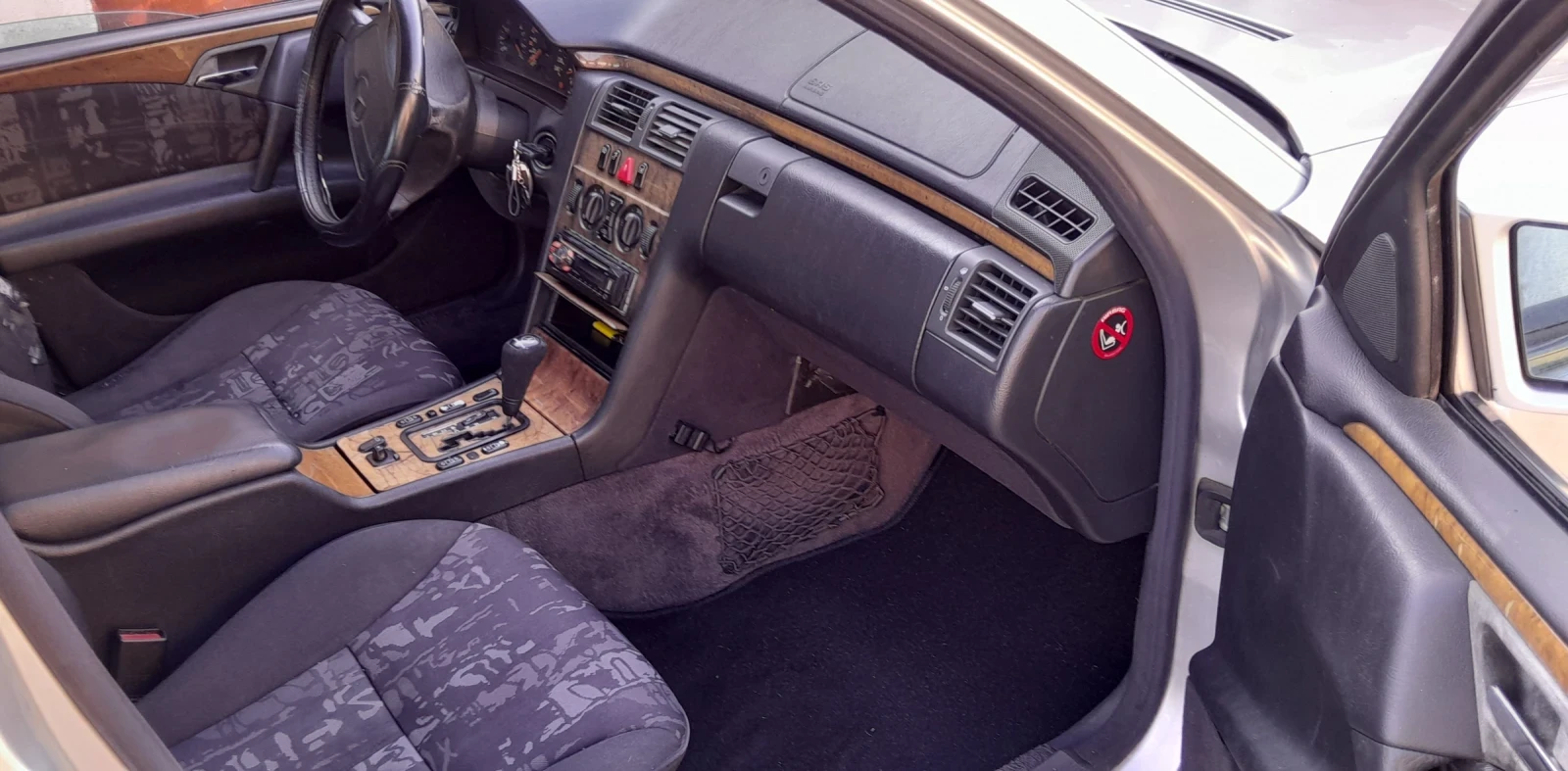 Mercedes-Benz E 200 2.0i Газов инжекцион - изображение 9