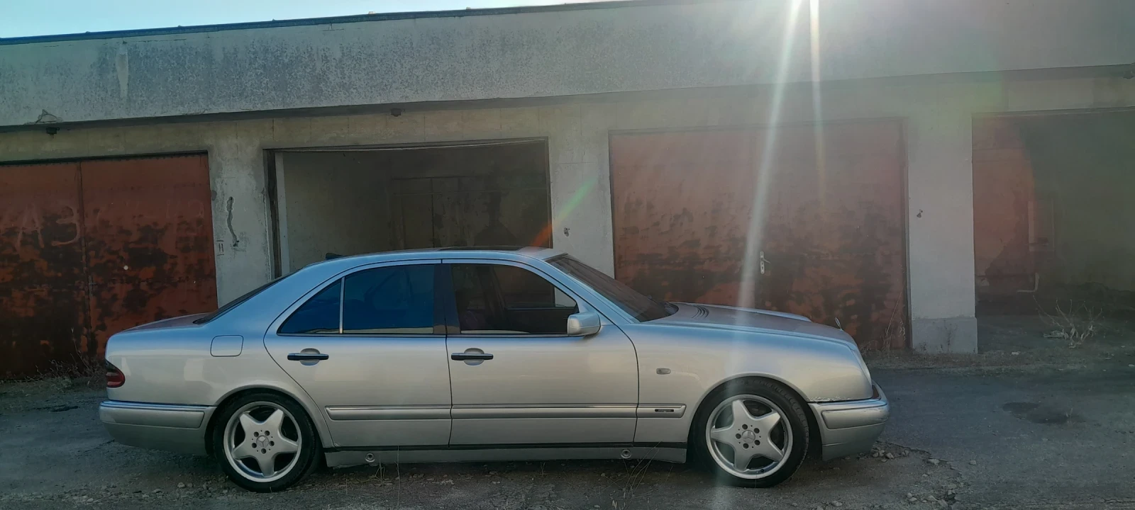 Mercedes-Benz E 200 2.0i Газов инжекцион - изображение 3