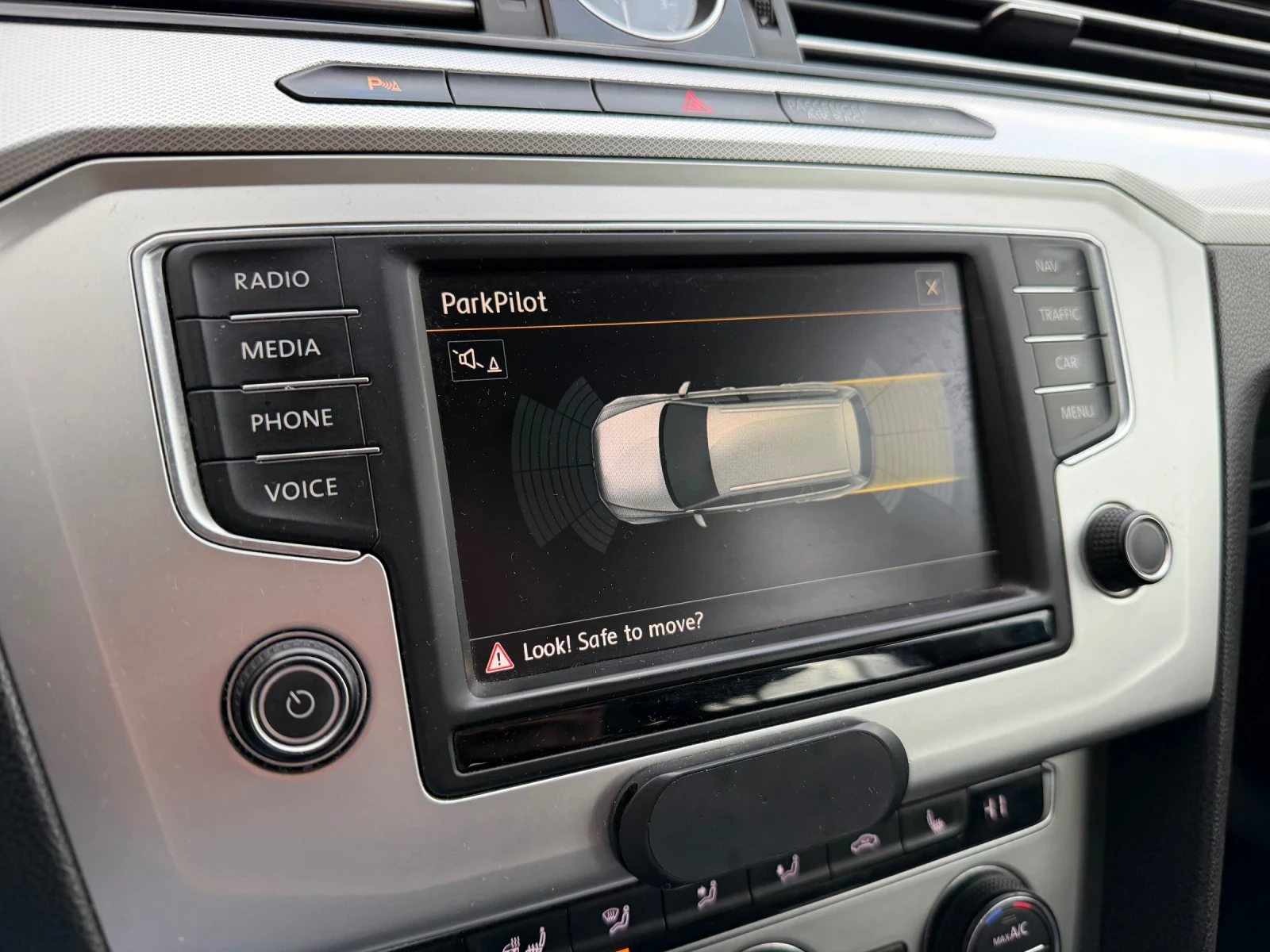 VW Passat 2.0TDI* DSG* Масаж | Mobile.bg — изображение 16