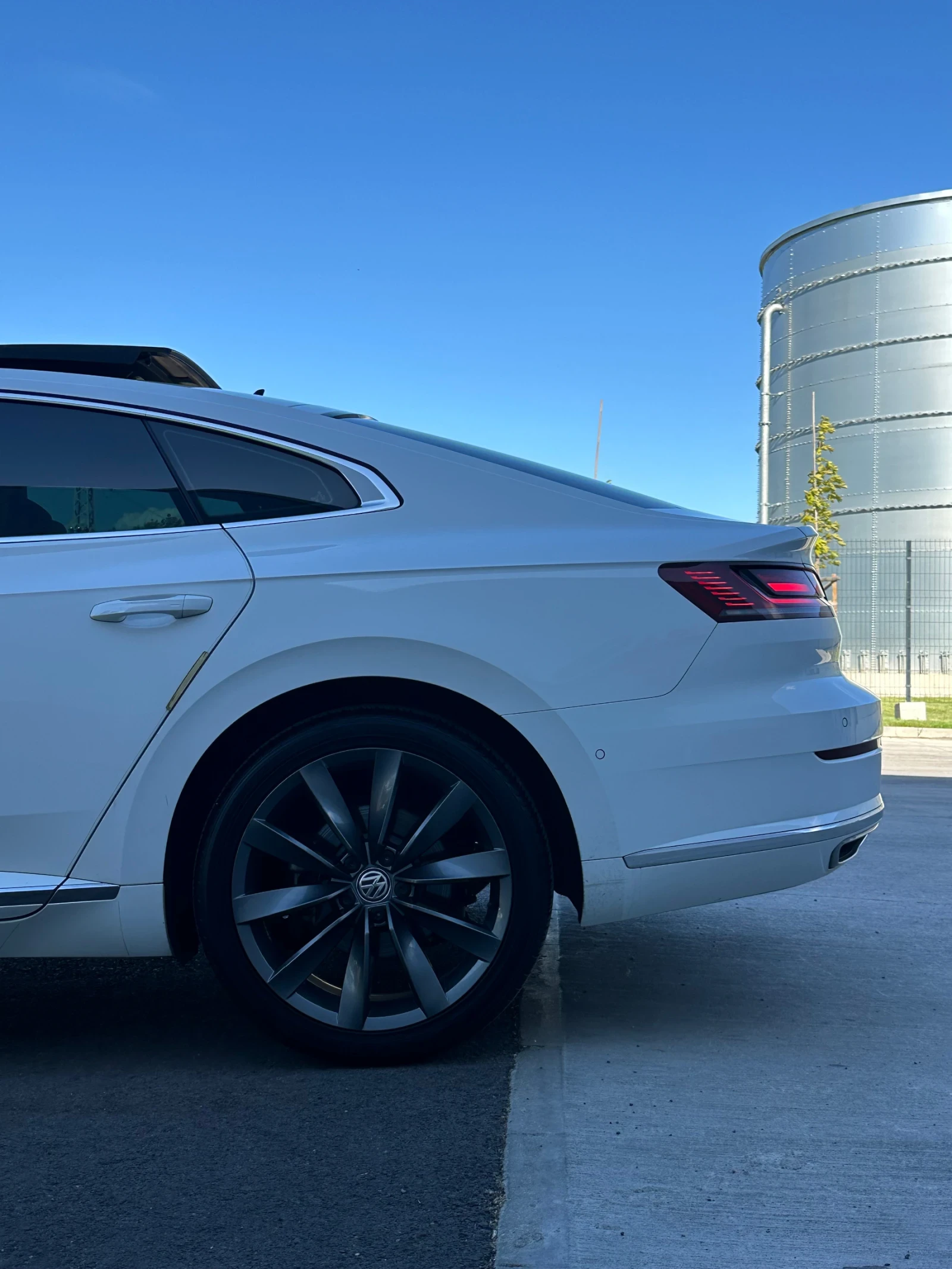 VW Arteon 2.0 TDI / Автомобила се намира в София , снимка 10 - Автомобили и джипове - 54224521