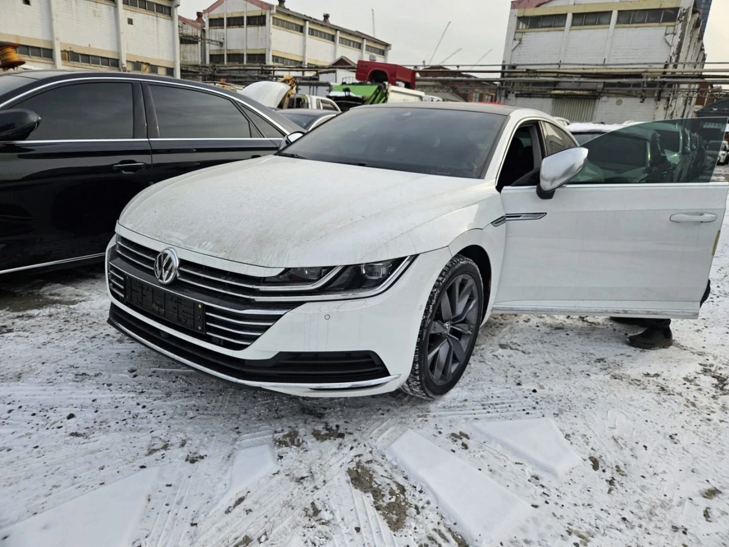 VW Arteon 2.0 TDI, снимка 16 - Автомобили и джипове - 53760306