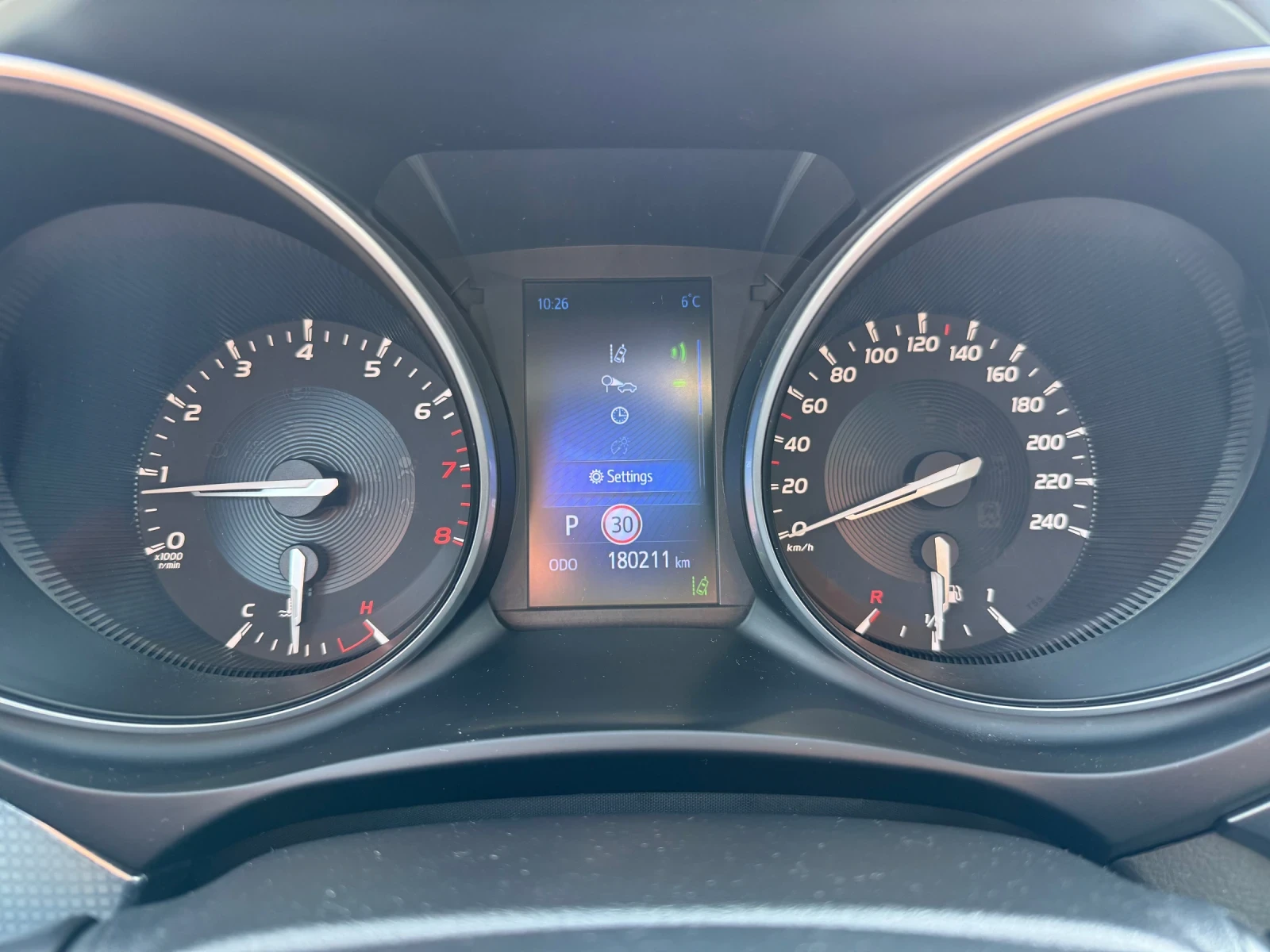 Toyota Avensis 1.8 Executive+ , снимка 10 - Автомобили и джипове - 53765883