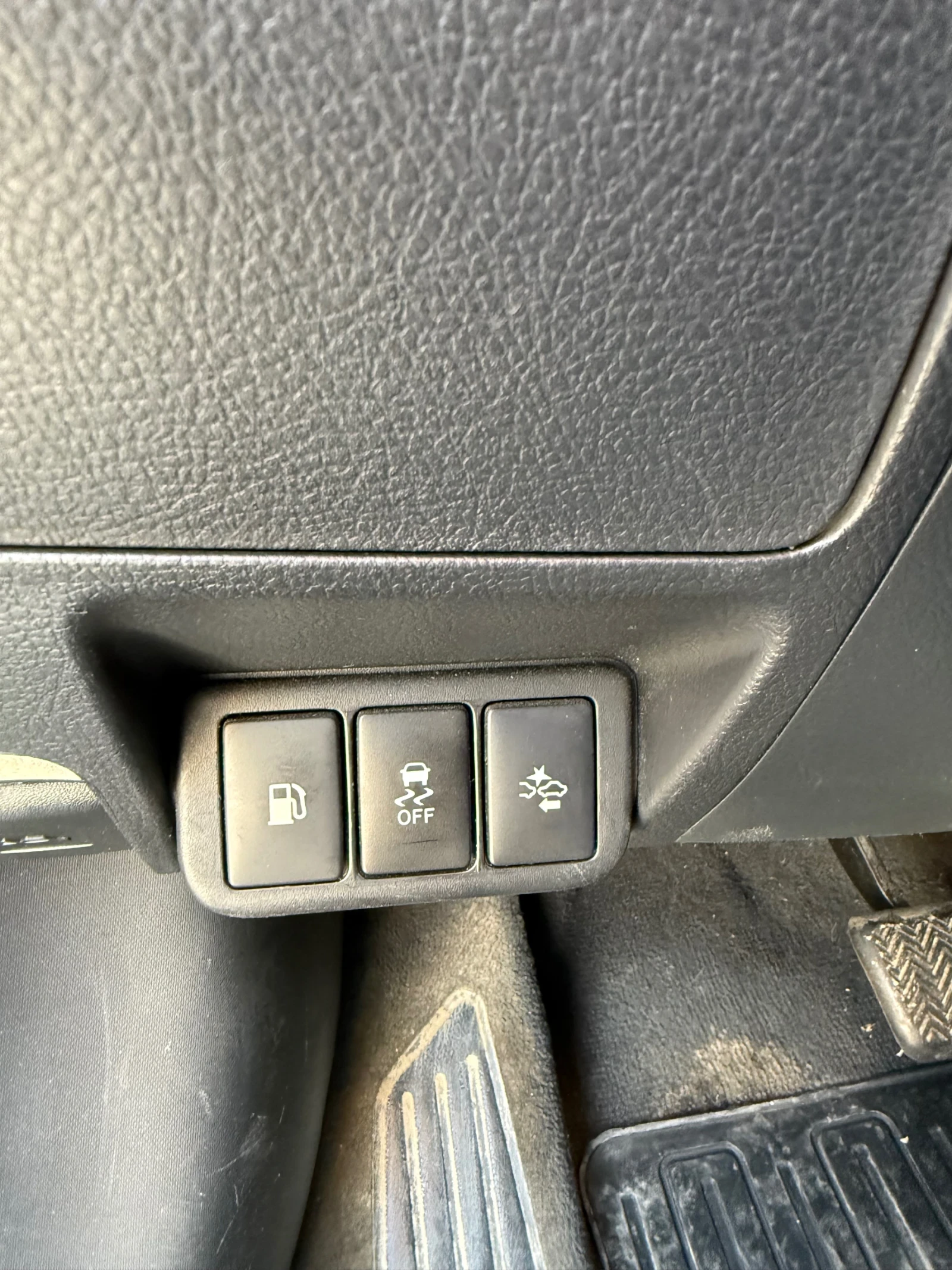 Toyota Avensis 1.8 Executive+ , снимка 12 - Автомобили и джипове - 53765883