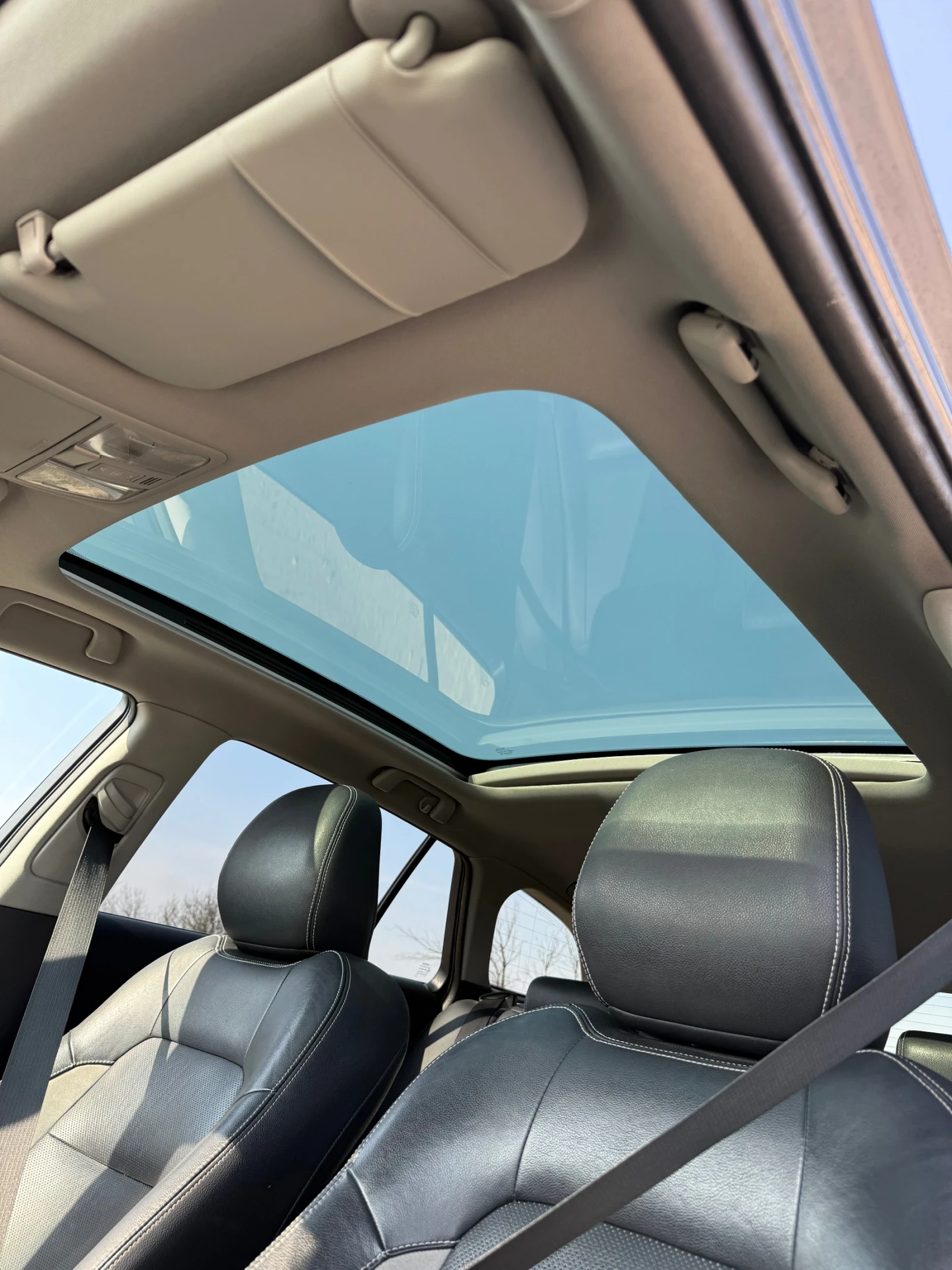 Toyota Avensis 1.8 Executive+ , снимка 13 - Автомобили и джипове - 53765883