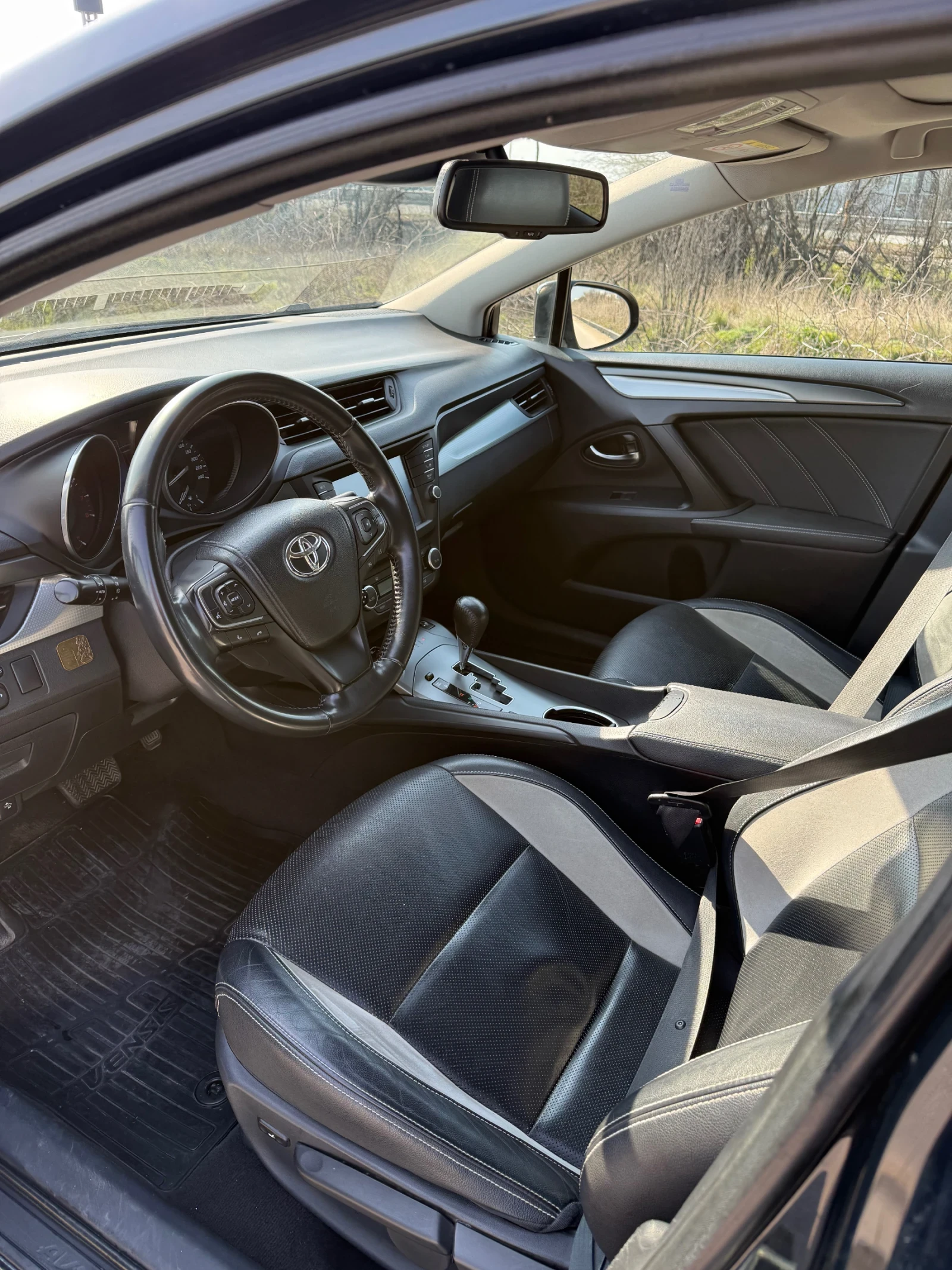 Toyota Avensis 1.8 Executive+ , снимка 6 - Автомобили и джипове - 53765883